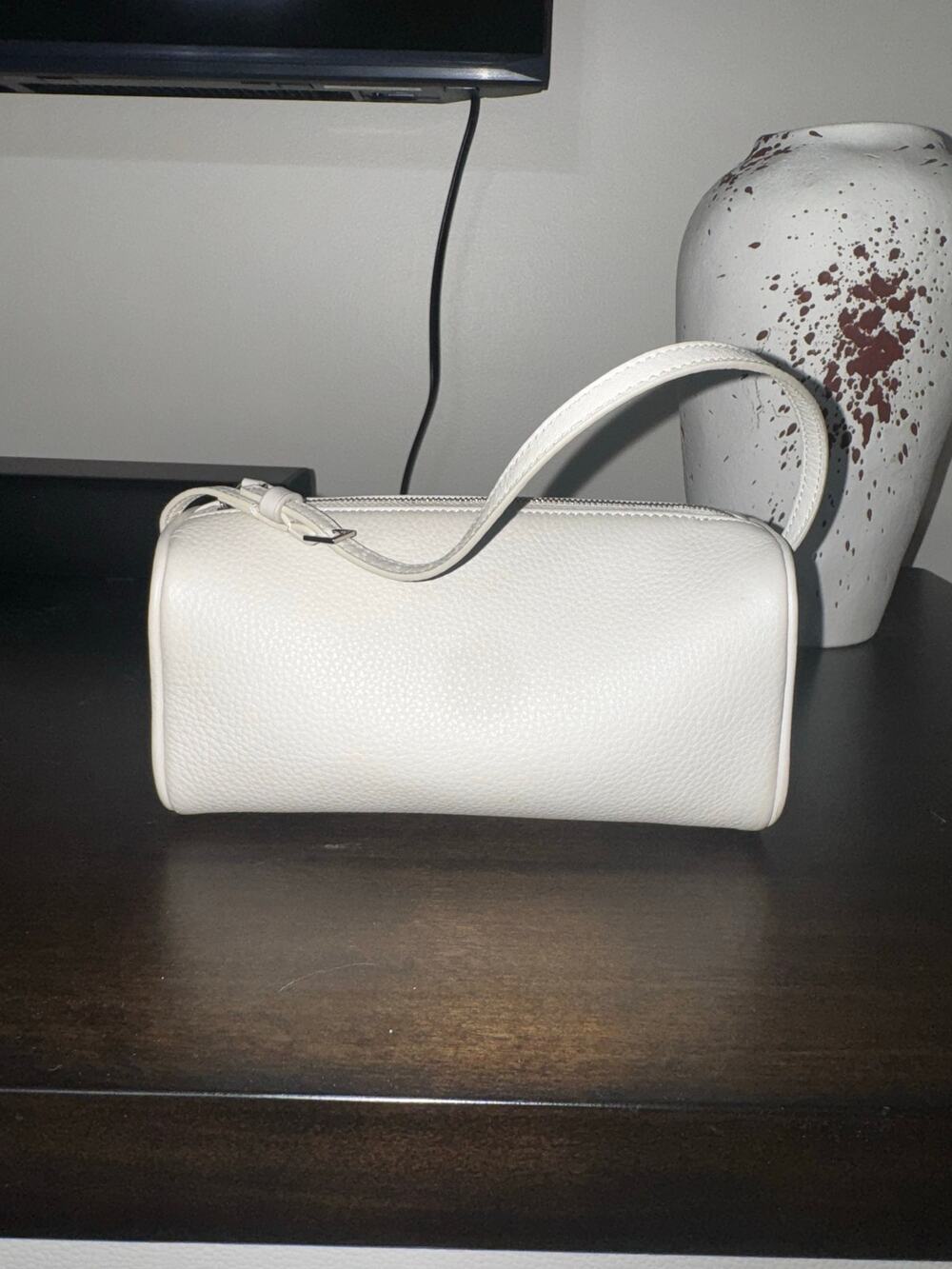 Minimalist White Pebbled Full Grain Leather Barrel 90s Bag